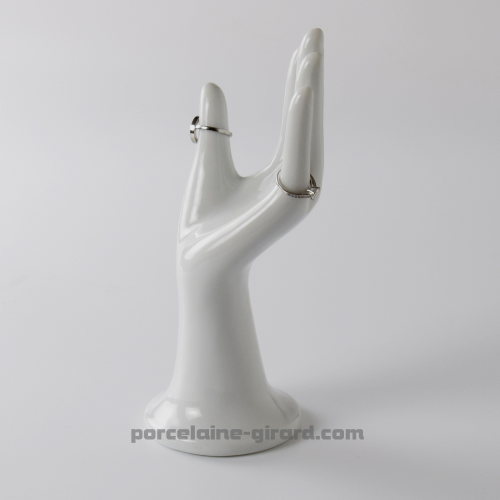 BAGUIER FORME DE MAIN HT 21.4CM /