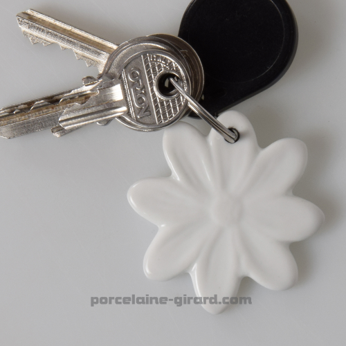 PENDENTIF MARGUERITE DIAMETRE  5.3CM  /