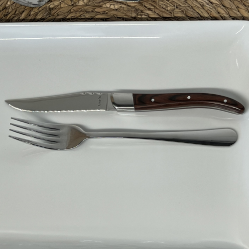 COUTEAU A STEAK AVEC CANNELU